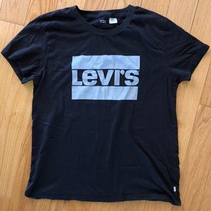 NWOT Levi’s T-shirt